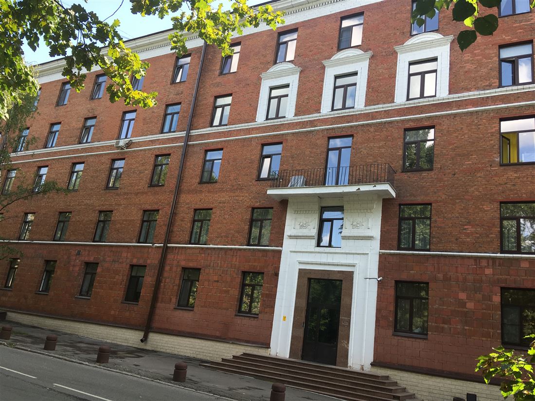 Снять --комнатную квартиру