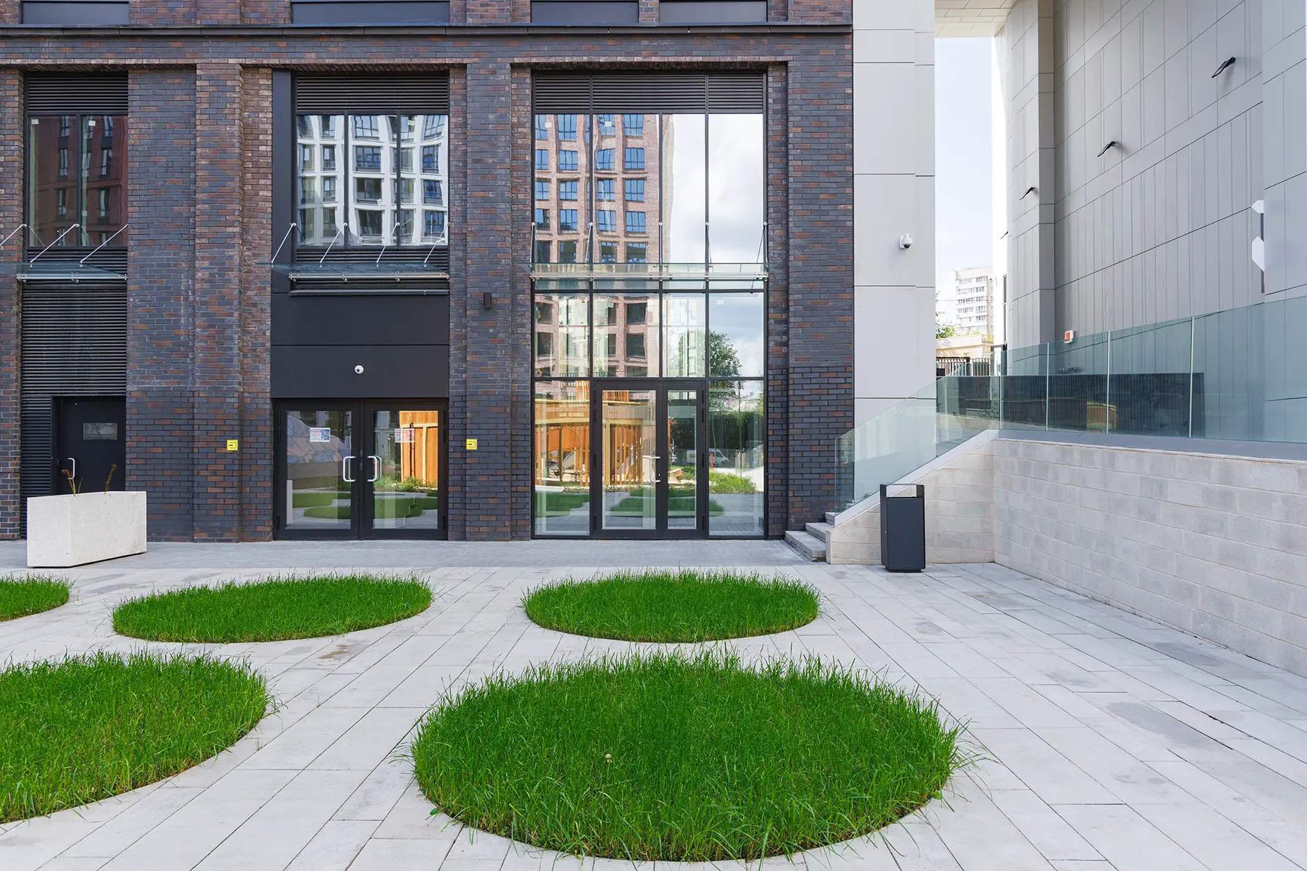 Снять  помещение свободного назначения