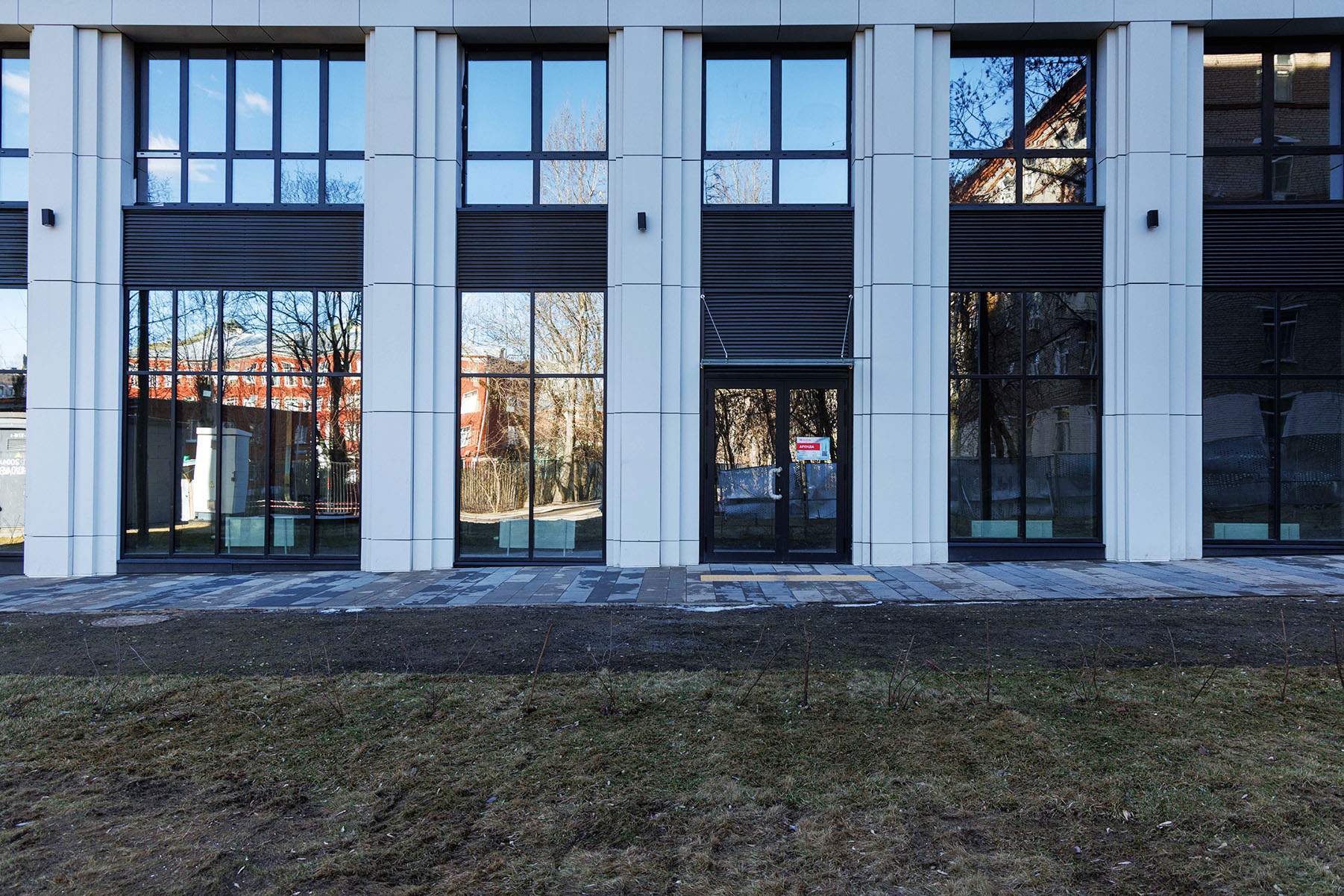 Снять  помещение свободного назначения