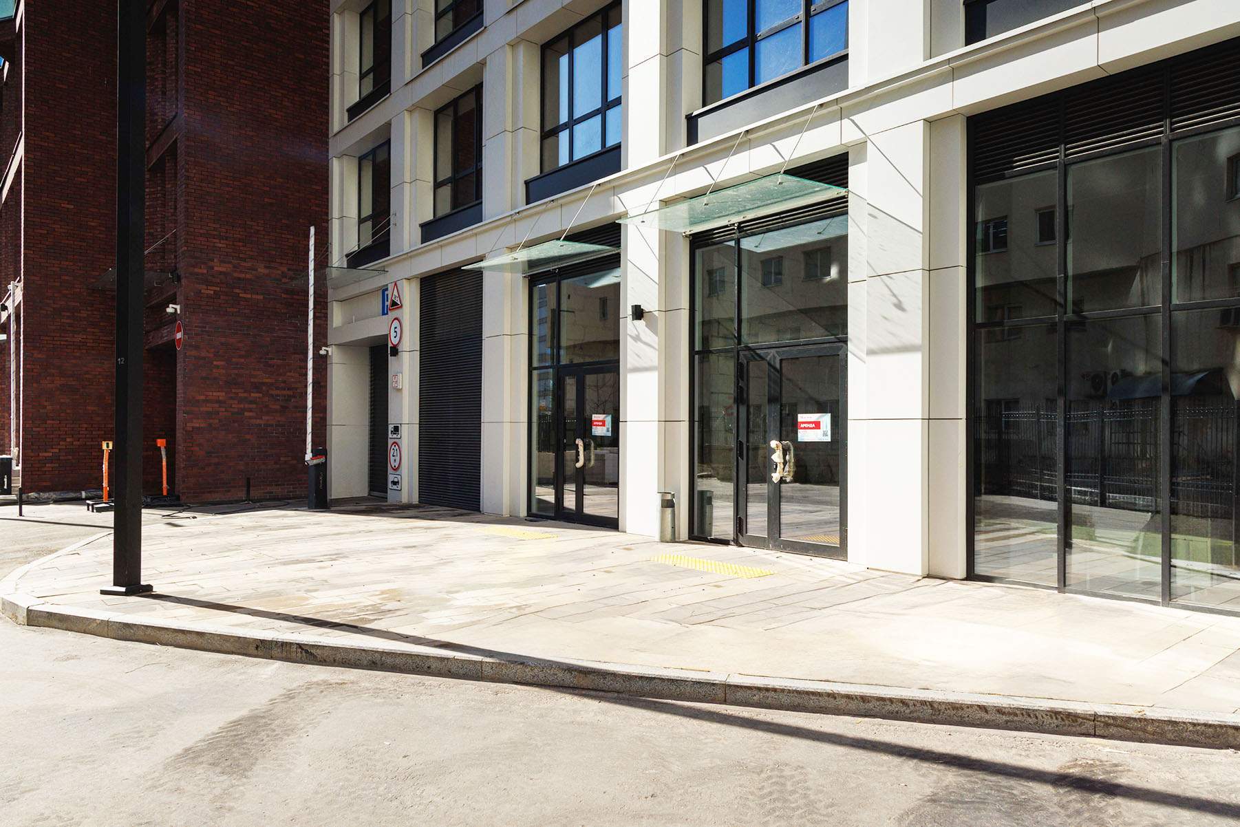 Снять  помещение свободного назначения