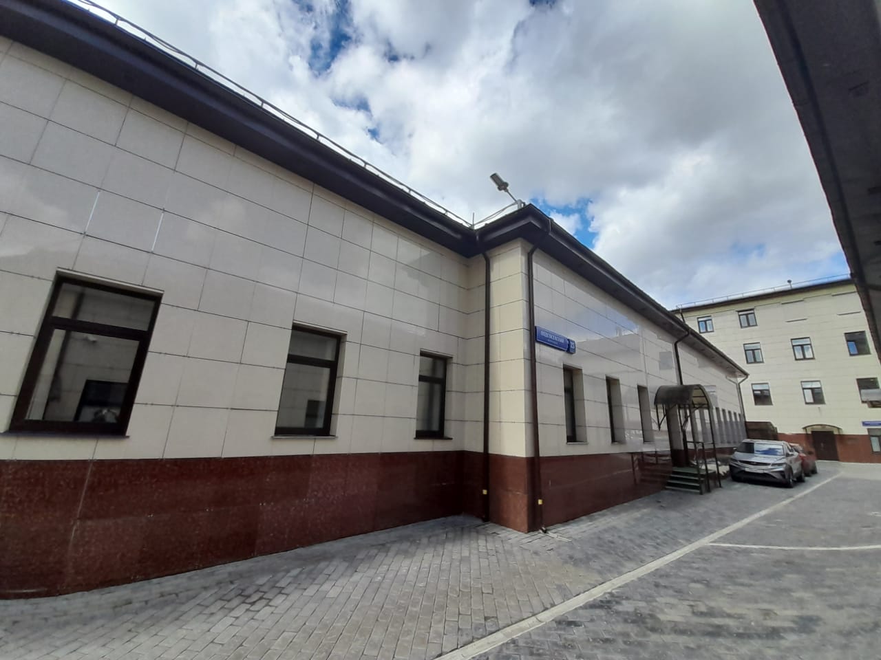 Снять  помещение свободного назначения