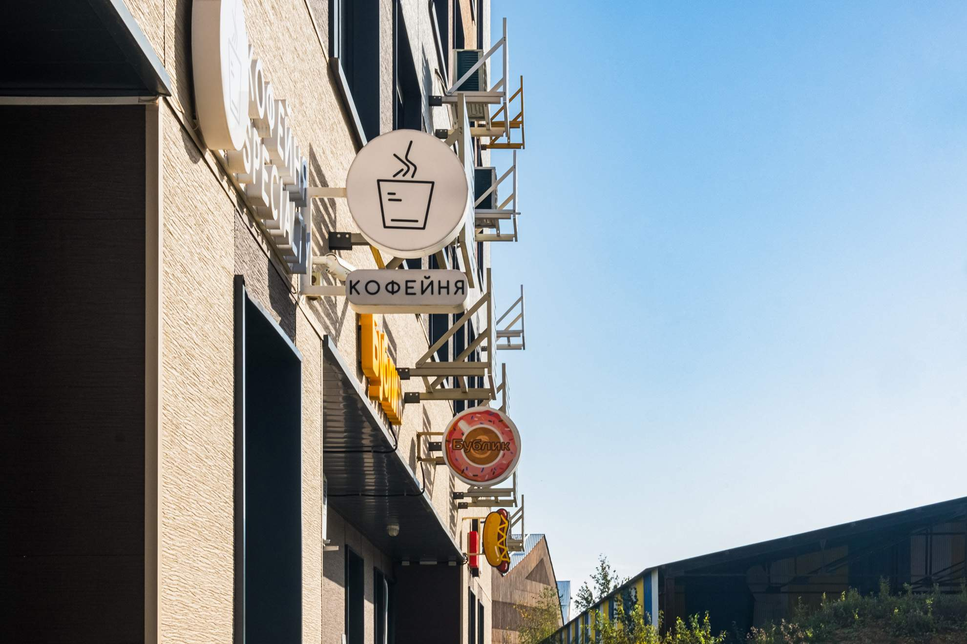 Снять  помещение свободного назначения