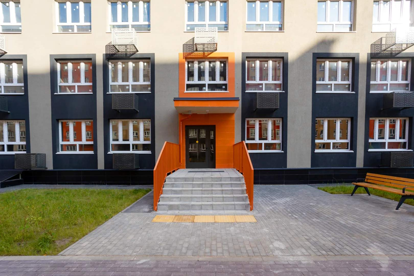 Снять  помещение свободного назначения