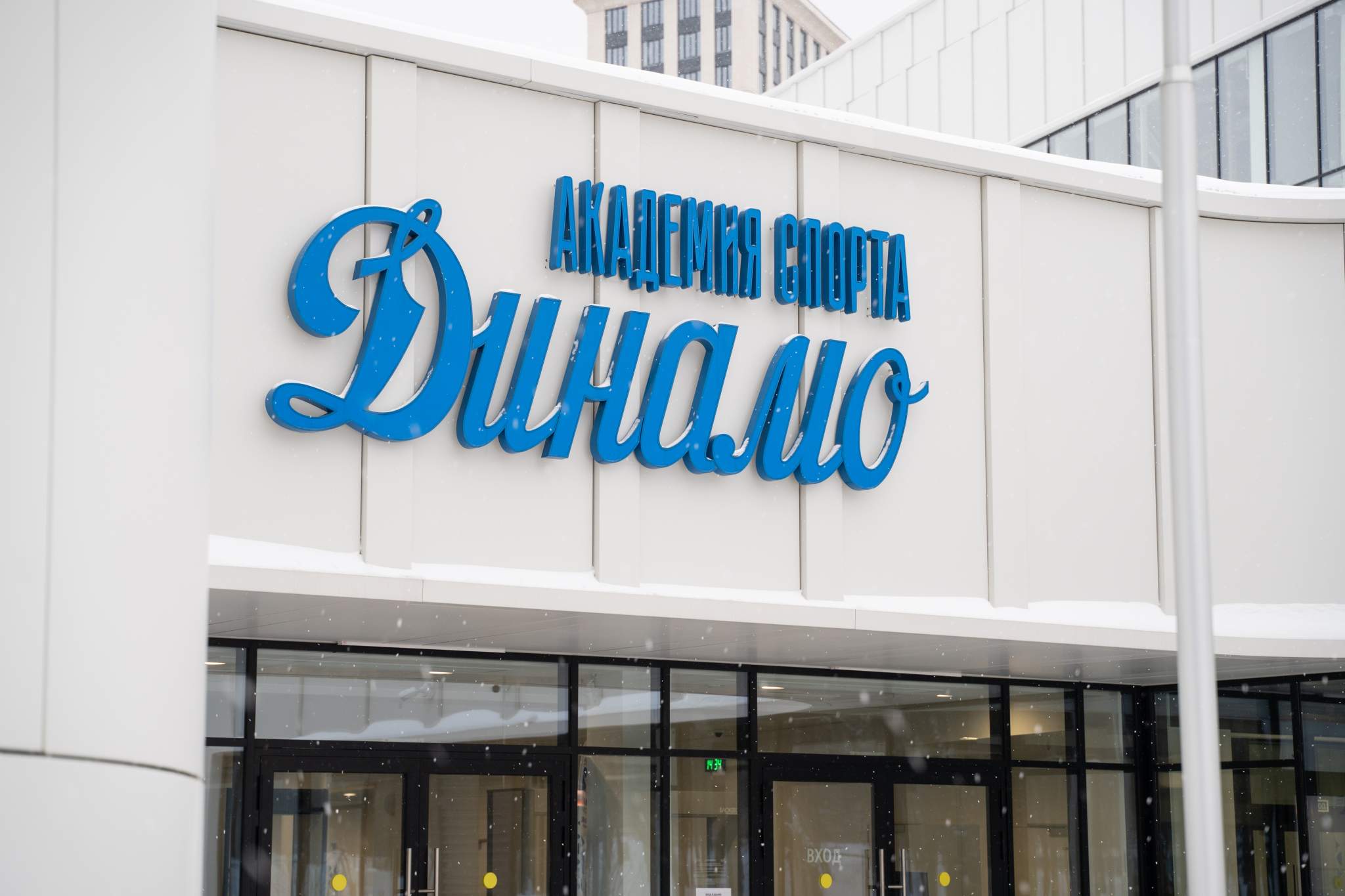 Снять  помещение свободного назначения