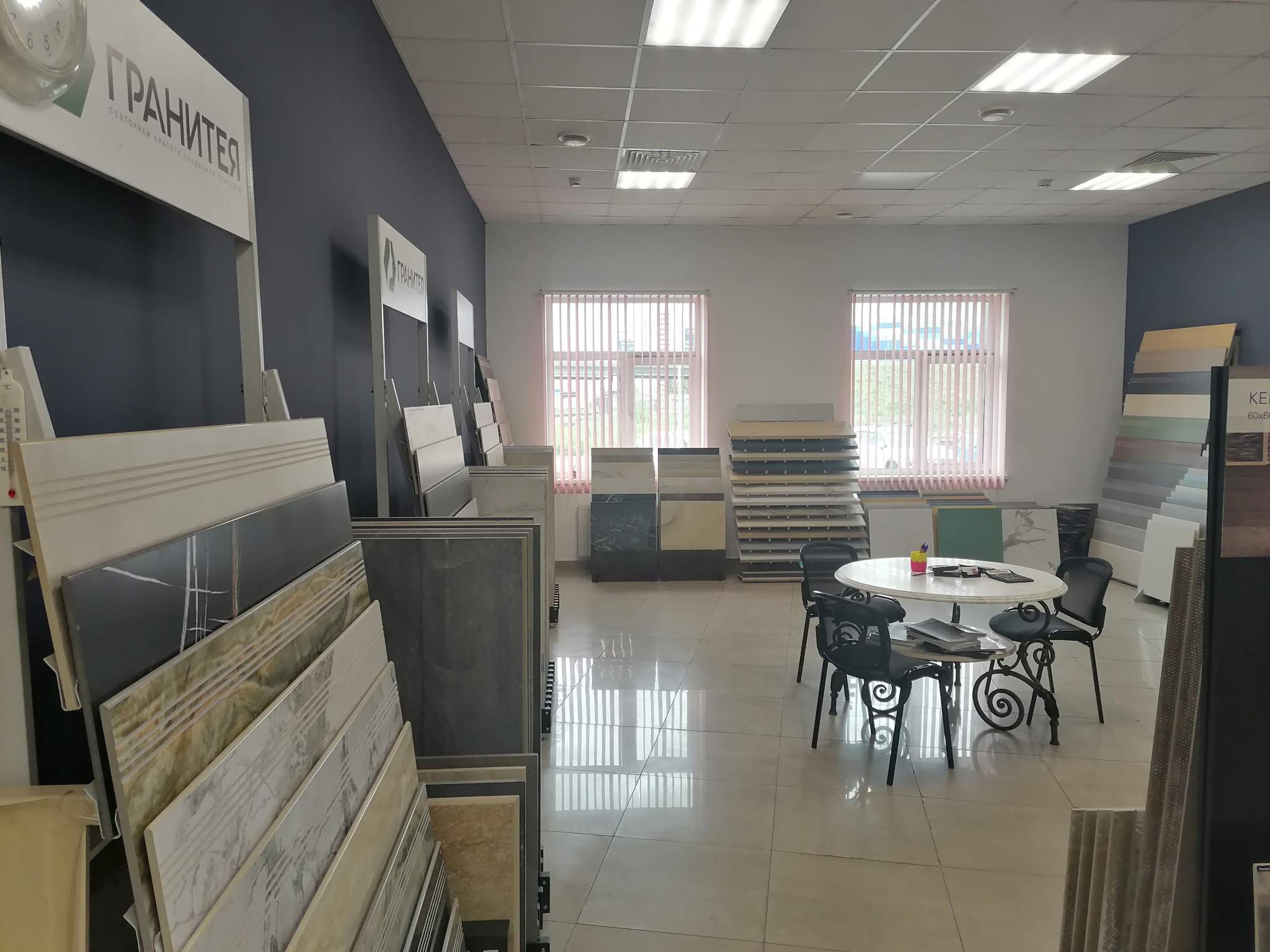 Снять  торговое помещение