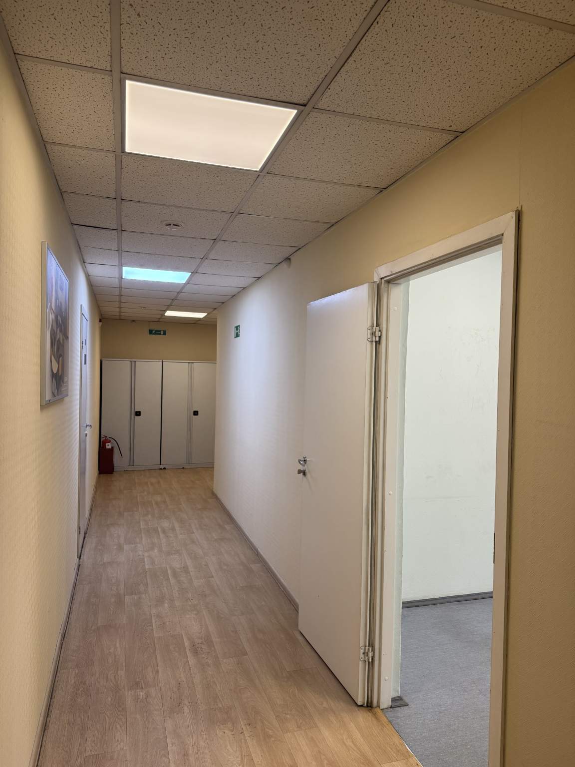 Снять  помещение свободного назначения