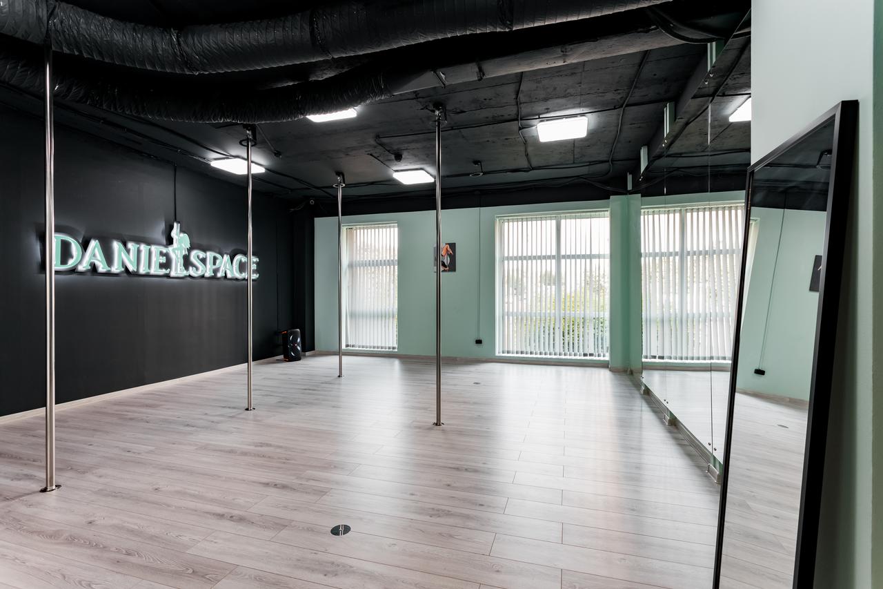 Снять  помещение свободного назначения