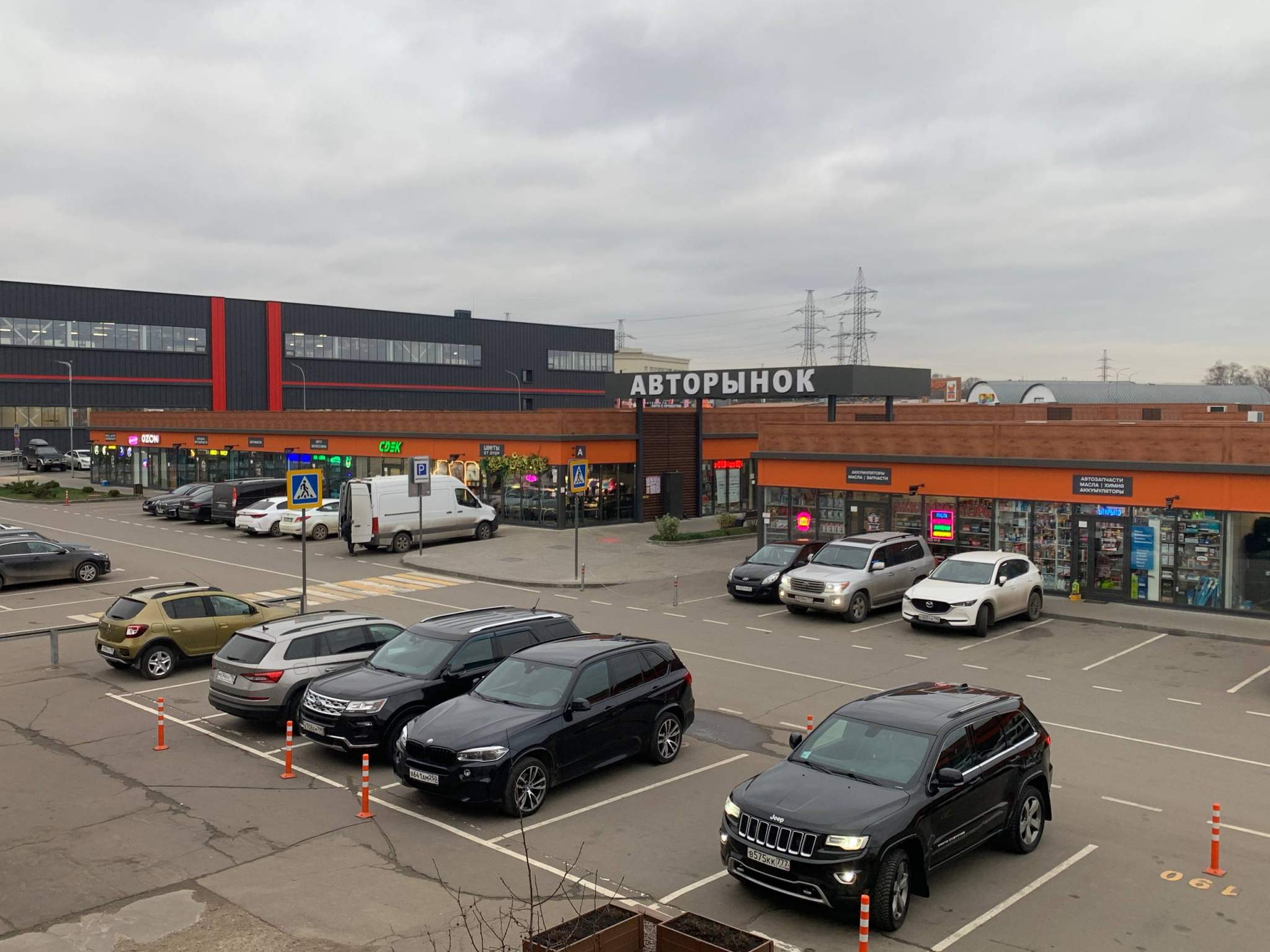 Снять  торговое помещение