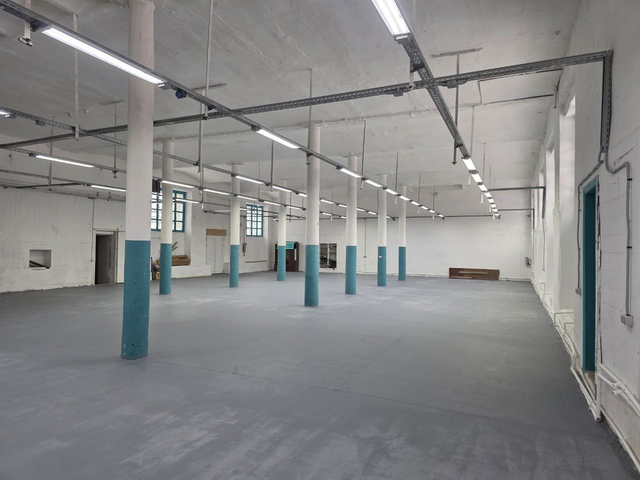 Снять  помещение свободного назначения