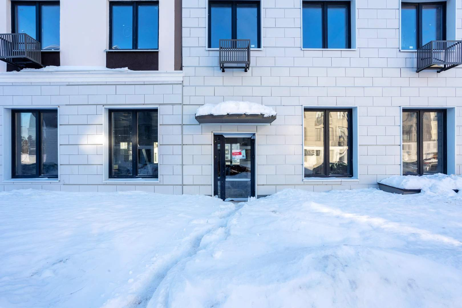 Снять  помещение свободного назначения