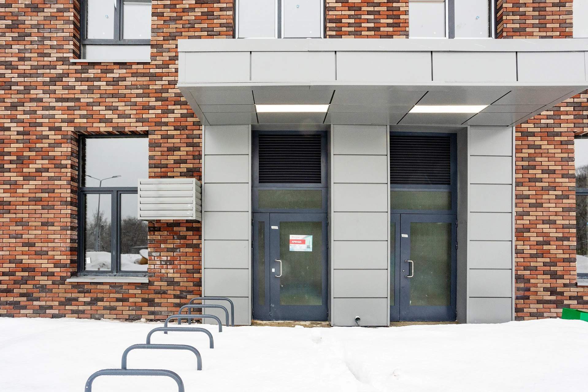 Снять  помещение свободного назначения