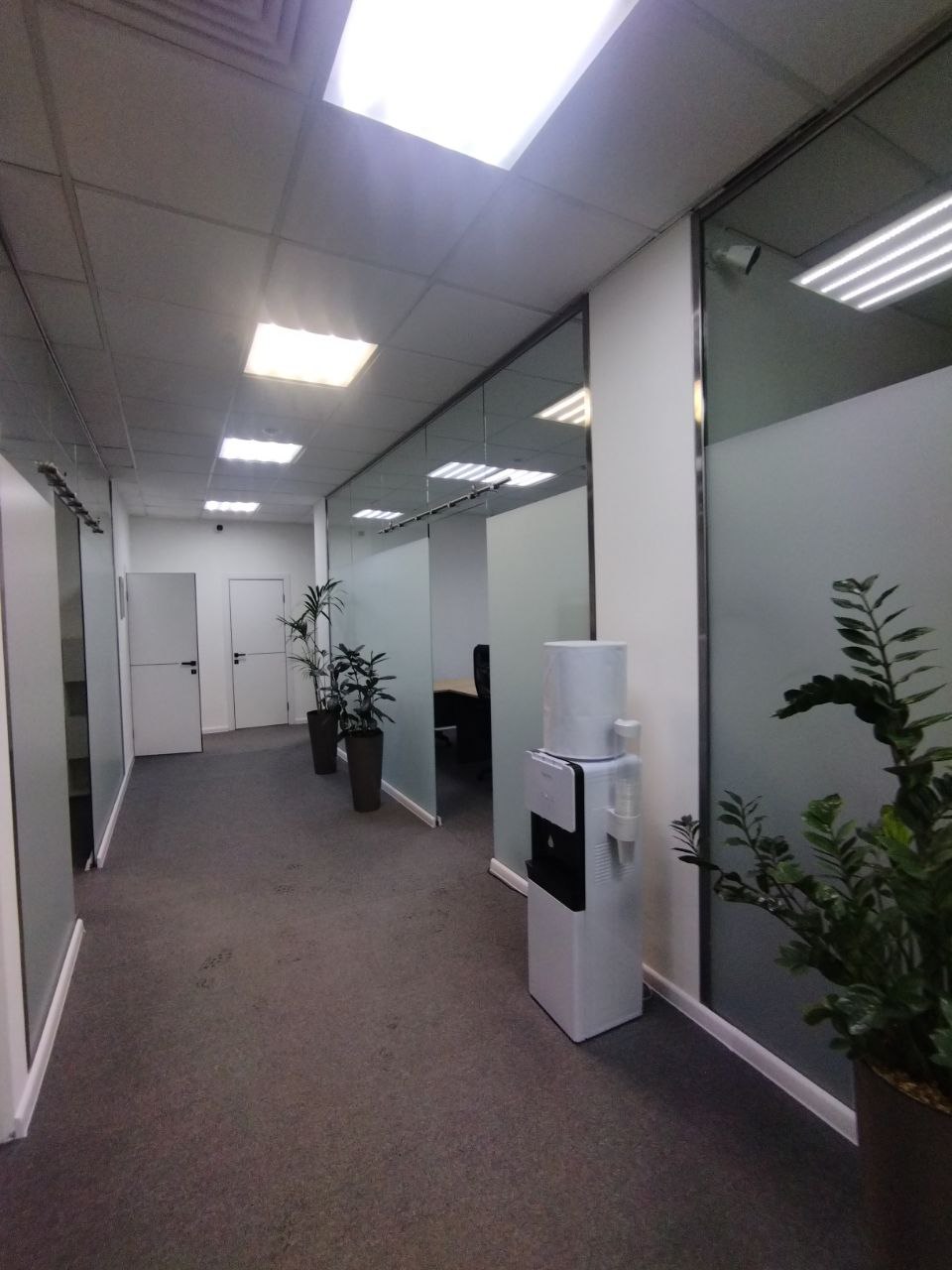 Снять  помещение свободного назначения