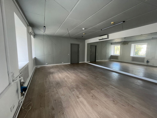 Снять  помещение свободного назначения