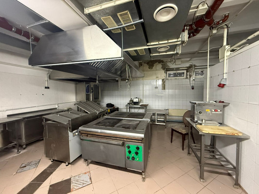 Снять  помещение свободного назначения