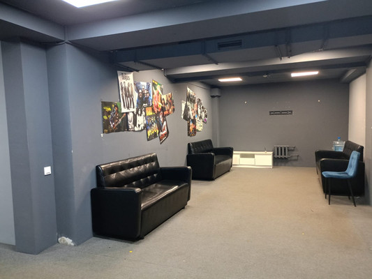 Снять  помещение свободного назначения