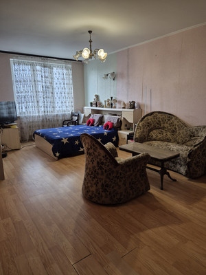 Купить --комнатную квартиру