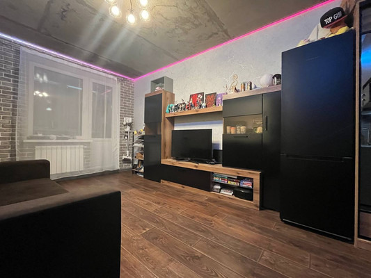 Купить --комнатную квартиру