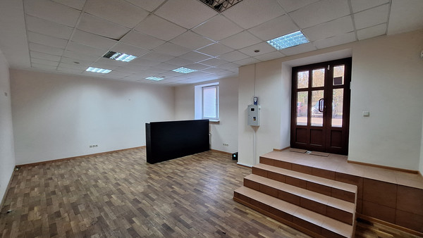 Снять  помещение свободного назначения