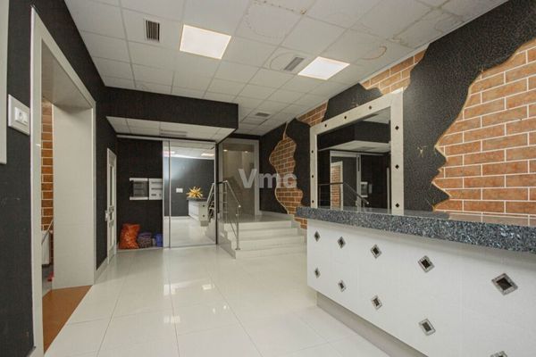 Снять  помещение свободного назначения