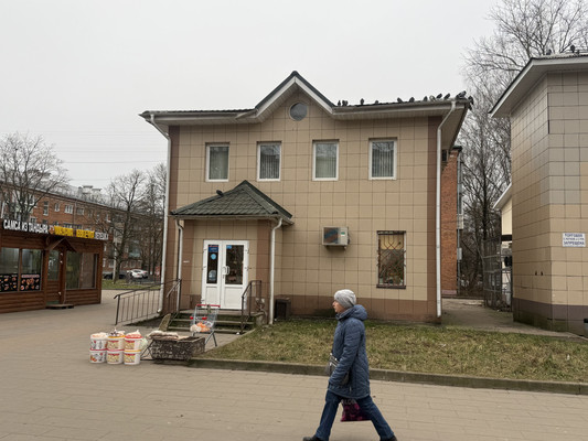 Снять  помещение свободного назначения