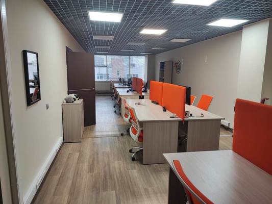 Снять  помещение свободного назначения