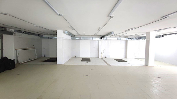 Снять  помещение свободного назначения