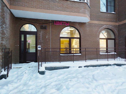 Снять  помещение свободного назначения