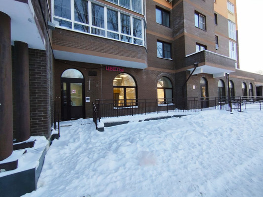 Снять  помещение свободного назначения