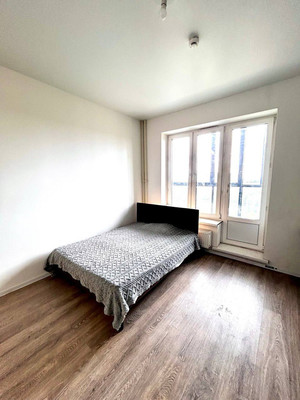 Купить --комнатную квартиру