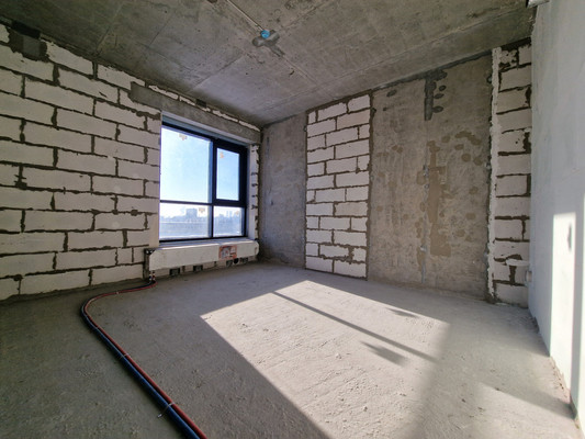 Купить --комнатную квартиру