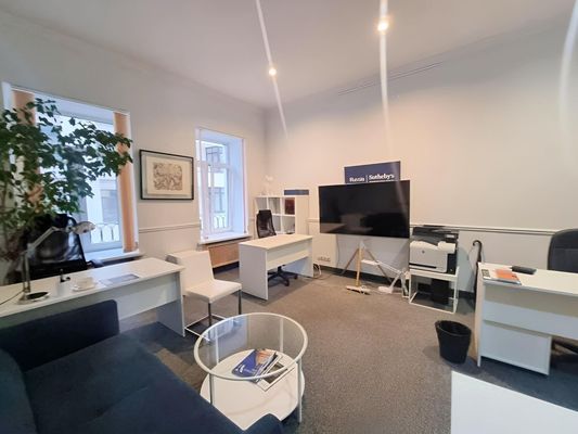 Снять  помещение свободного назначения