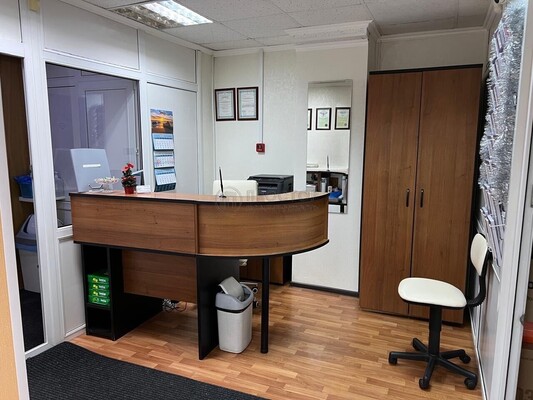 Снять  помещение свободного назначения