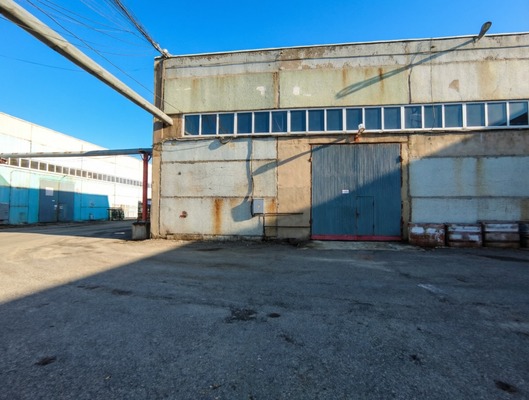 Снять  помещение свободного назначения