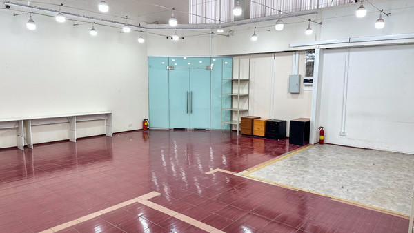 Снять  помещение свободного назначения