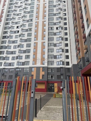 Купить --комнатную квартиру
