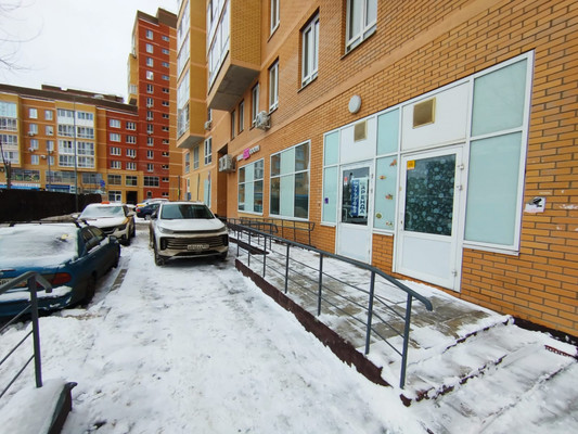 Снять  помещение свободного назначения