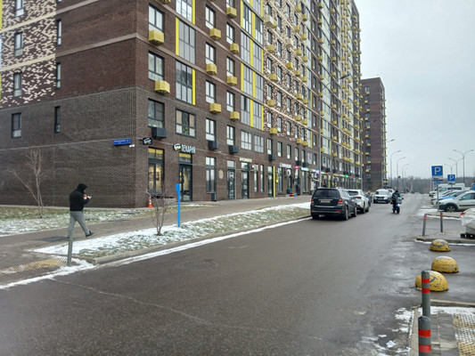 Снять  помещение свободного назначения