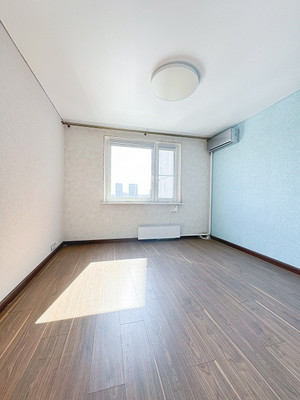 Купить --комнатную квартиру