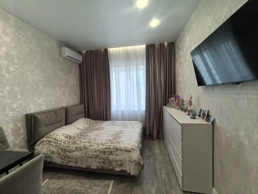 Купить --комнатную квартиру