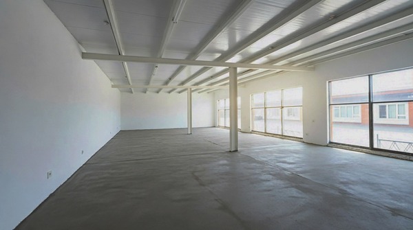 Снять  помещение свободного назначения