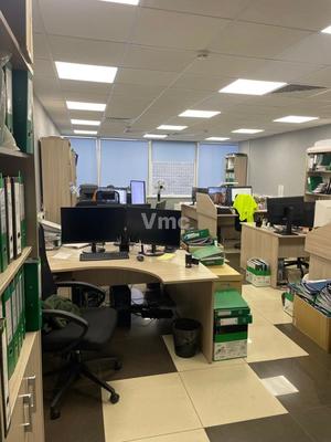 Снять  помещение свободного назначения