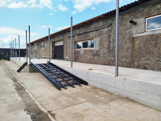 Снять  помещение свободного назначения