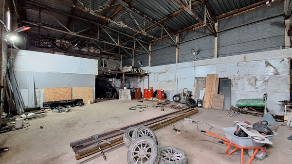 Снять  помещение свободного назначения