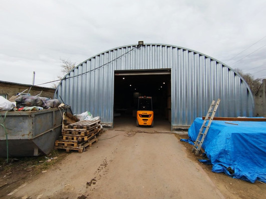 Снять  помещение свободного назначения