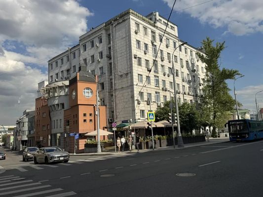 Снять  помещение свободного назначения