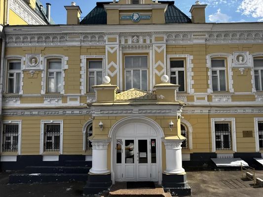 Снять  помещение свободного назначения