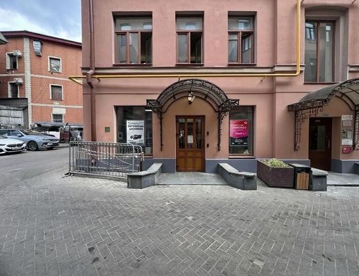 Снять  помещение свободного назначения