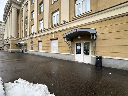 Снять  помещение свободного назначения