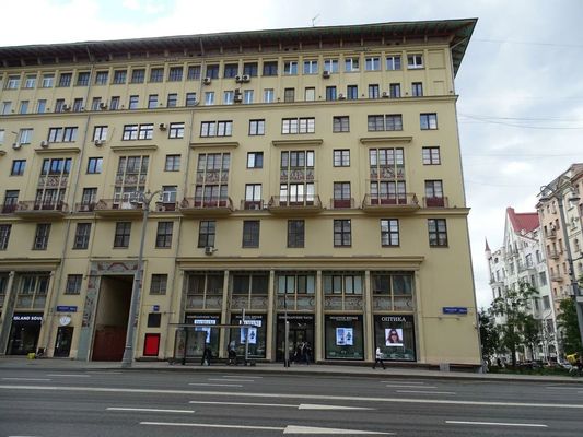 Снять  помещение свободного назначения