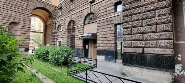 Снять  помещение свободного назначения